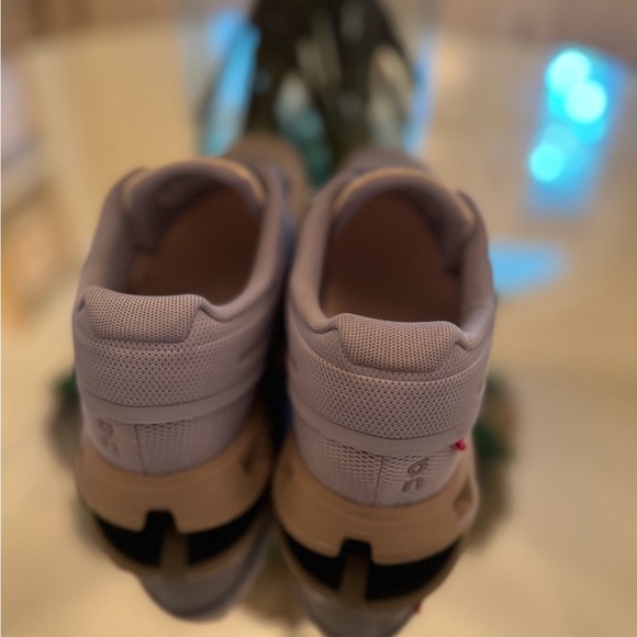 Periwinkle/Gray/White Sneakers OnRunning, Size 9 - Picture 3 of 6